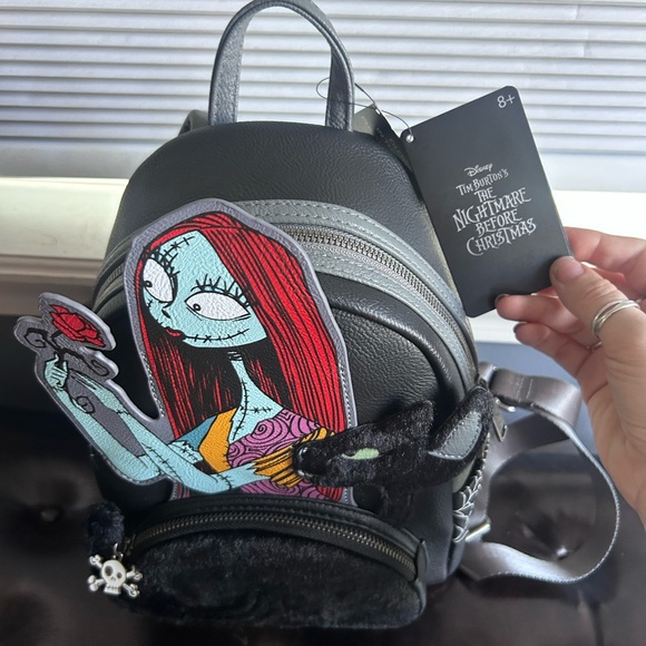 NWT Loungefly NightmareBeforeChristmas Sally Deadly Nightshade GLOW MiniBackpack - Picture 2 of 5